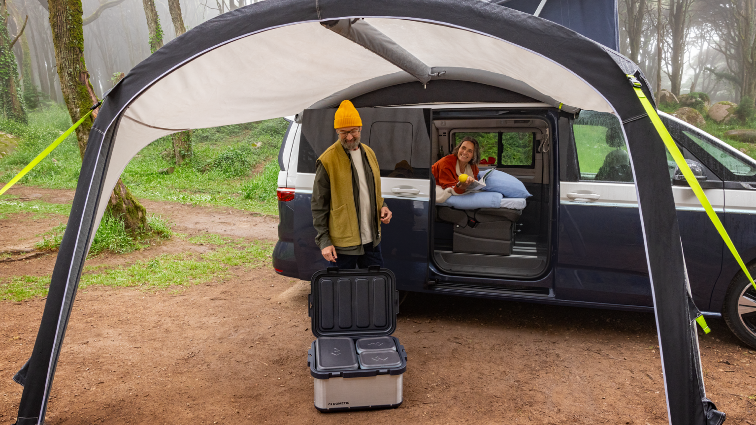 Volkswagen California s příslušenstvím - přístřešek Volkswagen California s příslušenstvím - přístřešek